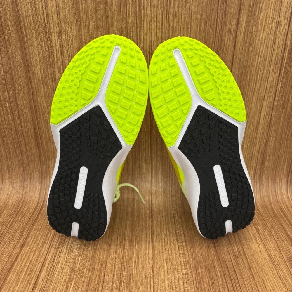 Nike Sonic Fly GS Kids Running Shoes 4Y Barely Volt FZ0017-700 New